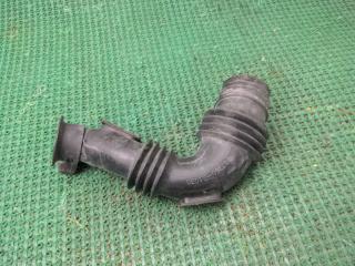Воздухозаборник TOYOTA Sienta NCP81 1NZ-FE 17751-21130 2 ракурс Воздухозаборник TOYOTA Sienta NCP81 1NZ-FE 17751-21130 2 ракурс
