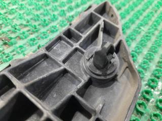 Крепление бампера правое переднее TOYOTA Blade AZE156 2AZ-FE 52535-12110 3 ракурс