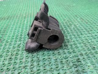 Крепление стабилизатора переднее NISSAN Serena C26 MR20DD 54614JY00A 3 ракурс