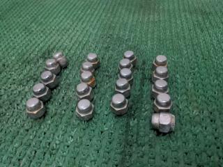 Гайка на колесо NISSAN SKYLINE V35 VQ25DD 40224V5510 2 ракурс