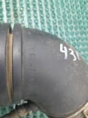 Патрубок воздушного фильтра TOYOTA CROWN GS131 1G-GZE 17882-70060 2 ракурс