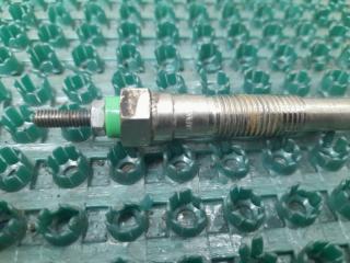 Свеча накала TOYOTA HIACE LH114L 2L 19850-64020 2 ракурс