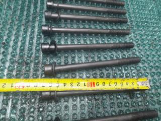 Болт гбц NISSAN Vanette Truck SKF2TN RF 11056HA300 5 ракурс