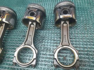 Поршень NISSAN Vanette Truck SKF2TN RF 12010HA30A 2 ракурс
