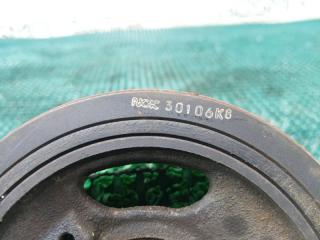 Шкив коленвала NISSAN Serena C26 MR20DD 123031KC0A 2 ракурс Шкив коленвала NISSAN Serena C26 MR20DD 123031KC0A 2 ракурс