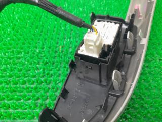Кнопка стеклоподъемника левая задняя TOYOTA PRIUS ZVW30 2ZR-FXE 74272-47060 3 ракурс