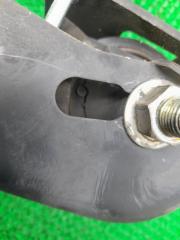 Балка акпп задняя TOYOTA HIACE KZH100G 1KZ-TE 51403-26020 3 ракурс