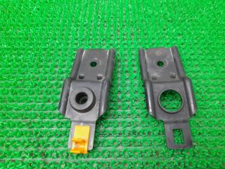 Крепление радиатора Subaru Impreza WRX GDA EJ205 45124FE000 2 ракурс
