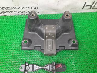 Крепление аккумулятора NISSAN STAGEA NM35 VQ25DET 24420AL500 2 ракурс