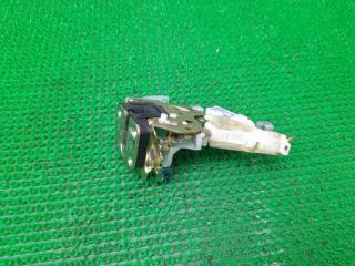 Замок двери правый задний Subaru Impreza WRX GDA EJ205 61035FE011 1 ракурс
