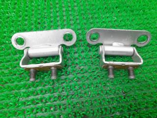 Петля крышки багажника задняя TOYOTA Ipsum ACM21W 2AZ-FE 68810-44010 2 ракурс