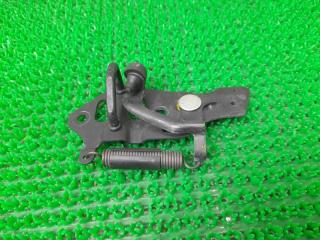 Петля замка багажника задняя Lexus HS250H ANF10 2AZ-FXE 6462051010 3 ракурс