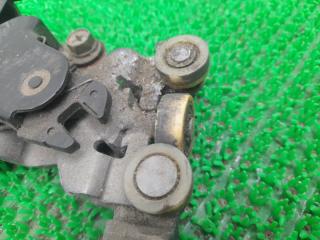 Ролик дверной левый задний Nissan Elgrand MNE51 VQ25DE 82421WL000 4 ракурс