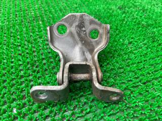 Петля дверная правая передняя SUBARU LEGACY BG9 EJ25 61220AC010 2 ракурс