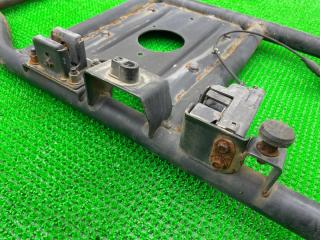 Крепление запасного колеса заднее NISSAN Terrano Regulus JRR50 QD32ETI 572101W310 2 ракурс