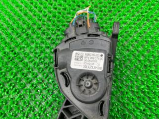 Педаль газа Suzuki Escudo TDA4W 15900-65J02 2 ракурс Педаль газа Suzuki Escudo TDA4W 15900-65J02 2 ракурс