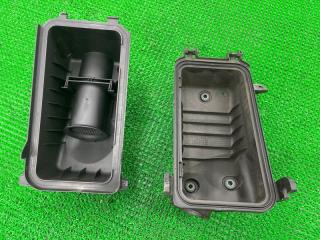 Корпус воздушного фильтра TOYOTA Avensis AZT250 1AZ-FSE 17701-0D041 4 ракурс Корпус воздушного фильтра TOYOTA Avensis AZT250 1AZ-FSE 17701-0D041 4 ракурс