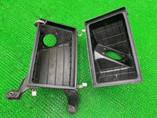 Корпус воздушного фильтра SUBARU LEGACY BG9 EJ25 46053FA010 3 ракурс
