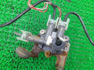 Клапан пневмоподвески правый передний Toyota Celsior UCF31 3UZ-FE 4809550040 5 ракурс Клапан пневмоподвески правый передний Toyota Celsior UCF31 3UZ-FE 4809550040 5 ракурс