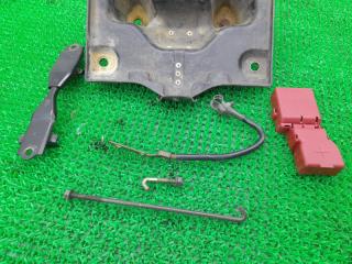 Крепление аккумулятора NISSAN SKYLINE HV35 VQ30DD 24420AL500 2 ракурс