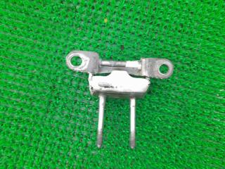 Петля дверная правая задняя TOYOTA LAND CRUISER PRADO LJ78W 2L-TE 68750-60040 2 ракурс