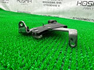 Рычаг стояночного тормоза TOYOTA LAND CRUISER PRADO LJ78W 2L-TE 46210-60170-B0 3 ракурс Рычаг стояночного тормоза TOYOTA LAND CRUISER PRADO LJ78W 2L-TE 46210-60170-B0 3 ракурс