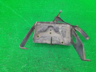 Подставка под аккумулятор левая задняя TOYOTA LAND CRUISER PRADO LJ78W 2L-TE 74403-60111 1 ракурс