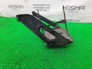 Подставка под аккумулятор левая задняя TOYOTA LAND CRUISER PRADO LJ78W 2L-TE 74403-60111 2 ракурс