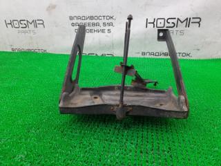 Подставка под аккумулятор левая задняя TOYOTA LAND CRUISER PRADO LJ78W 2L-TE 74403-60111 3 ракурс
