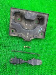 Подставка под аккумулятор NISSAN SKYLINE CPV35 VQ35DE 64866-AL500 1 ракурс