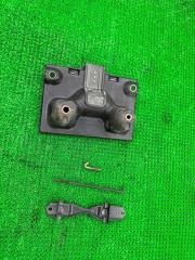 Подставка под аккумулятор NISSAN SKYLINE CPV35 VQ35DE 64866-AL500 3 ракурс