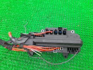 Блок предохранителей BMW 7-Series E65 N62B44A 61 13 6 900 583 3 ракурс