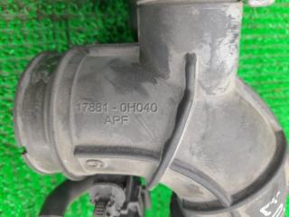 Патрубок воздушного фильтра TOYOTA Avensis AZT250 1AZ-FSE 17881-0H040 4 ракурс Патрубок воздушного фильтра TOYOTA Avensis AZT250 1AZ-FSE 17881-0H040 4 ракурс