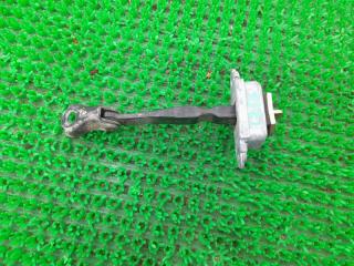 Фото запчасти ограничитель двери задний правый Nissan Armada 2006 контрактная запчасть Запчасть ограничитель двери задний правый Nissan Armada 2006