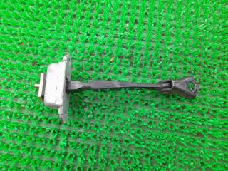 Фото запчасти ограничитель двери передний левый Nissan Armada 2006 контрактная запчасть Запчасть ограничитель двери передний левый Nissan Armada 2006