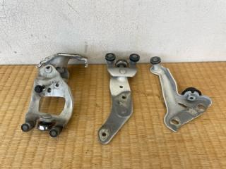 Ролик дверной правый задний TOYOTA Alphard ATH10W 2AZ-FXE 68310-58010 1 ракурс