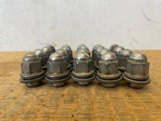 Гайка на колесо Toyota Hiace KZH106W 1KZ-TE 90942-01026 2 ракурс