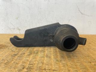 Крепление торсиона правое Toyota Hiace KZH106W 1KZ-TE 48107-26050 1 ракурс