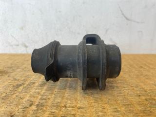 Крепление торсиона правое Toyota Hiace KZH106W 1KZ-TE 48107-26050 2 ракурс