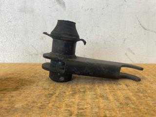 Крепление торсиона правое Toyota Hiace KZH106W 1KZ-TE 48107-26050 5 ракурс