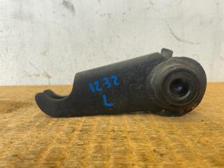 Крепление торсиона левое Toyota Hiace KZH106W 1KZ-TE 48108-26050 3 ракурс