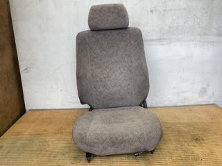 Сиденье левое переднее Toyota Hiace KZH106W 1KZ-TE 72120-26010 1 ракурс