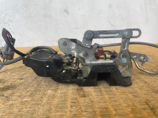 Замок двери правый передний Toyota Hiace KZH106W 1KZ-TE 69030-26040 2 ракурс Замок двери правый передний Toyota Hiace KZH106W 1KZ-TE 69030-26040 2 ракурс