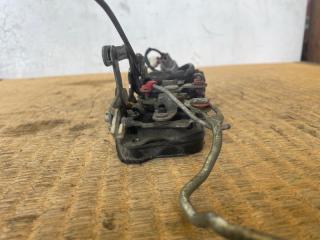 Замок двери правый передний Toyota Hiace KZH106W 1KZ-TE 69030-26040 5 ракурс Замок двери правый передний Toyota Hiace KZH106W 1KZ-TE 69030-26040 5 ракурс