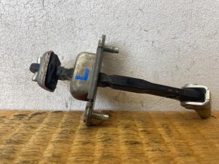 Ограничитель двери левый передний Subaru Impreza GJ3 FB16 61124FJ000 2 ракурс
