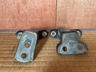 Фото запчасти петли двери передние левые Lexus IS250 2006 контрактная запчасть Запчасть петли двери передние левые Lexus IS250 2006