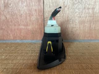 Кнопка стеклоподъемника правая задняя Lexus IS250 GSE20 4GR-FSE 84030-53030 3 ракурс
