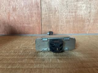 Ограничитель двери правый передний Lexus IS250 GSE20 4GR-FSE 68610-53030 4 ракурс