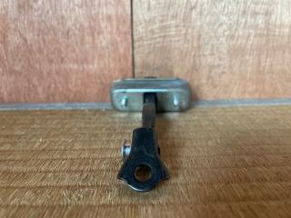 Ограничитель двери правый задний Lexus IS250 GSE20 4GR-FSE 68630-53030 2 ракурс