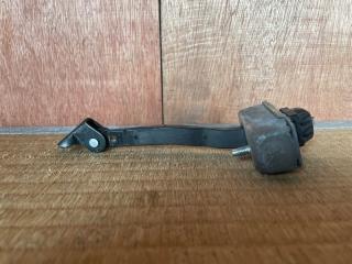 Ограничитель двери правый задний Lexus IS250 GSE20 4GR-FSE 68630-53030 3 ракурс